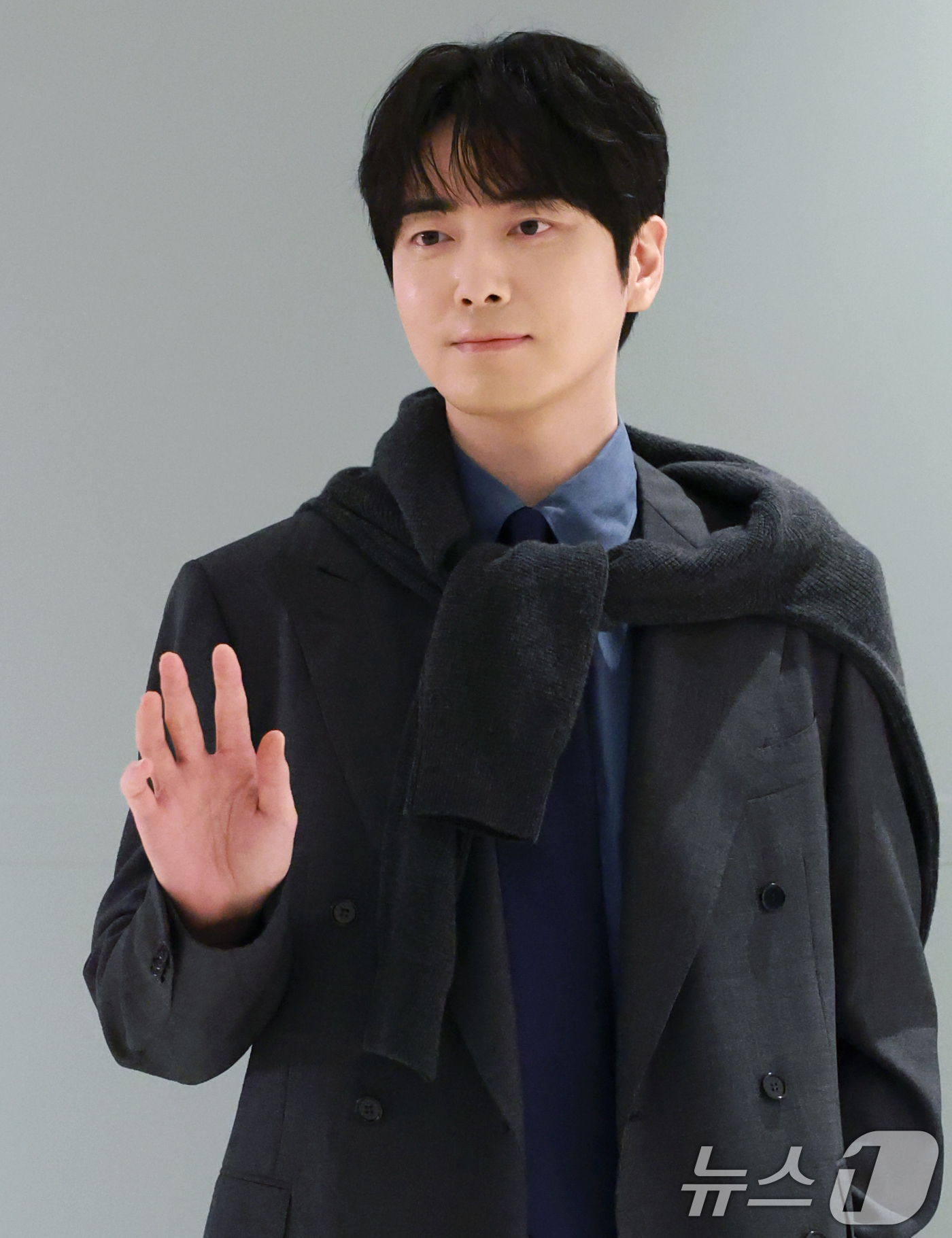 (서울=뉴스1) 권현진 기자 = 배우 이준혁이 25일 오전 서울 중구 신라호텔에서 열린 이탈리아 브랜드 까날리(CALALI) 플래그십 스토어 오픈 행사에 참석해 포즈를 취하고 있다 …