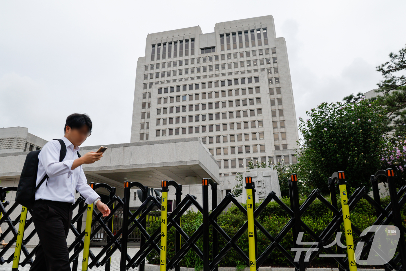 (서울=뉴스1) 안은나 기자 = 더불어민주당이 대법관 증원 등 사법개혁 추진 속도를 높이는 가운데 전국 일선 판사 모임인 전국법관대표회의가 25일 온·오프라인으로 '상고심 제도 개 …