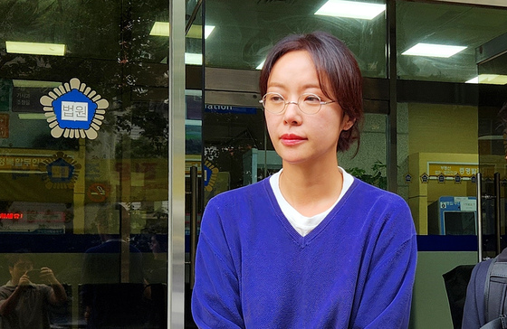 황정음 '43억 횡령' 1인 기획사 미등록 논란…전 소속사 "계약 해지 통보"