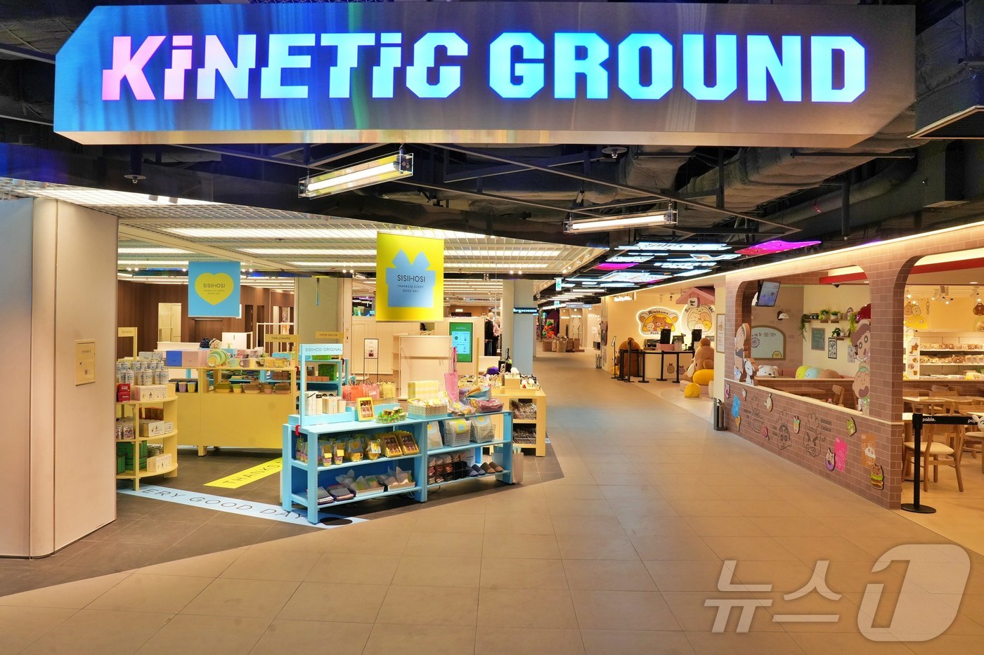 (서울=뉴스1) = 롯데백화점은 오는 26일 잠실점 2층에 K-패션 전문관인 '키네틱 그라운드(KINETIC GROUND)' 두 번째 매장을 오픈한다. 약 5,000㎡(1,500평 …