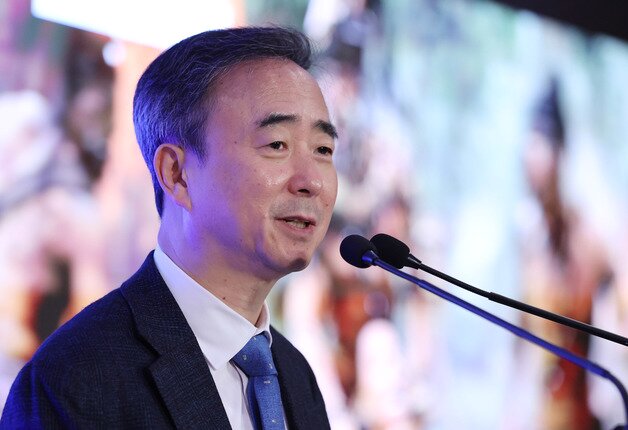 본문 이미지 - 임문영 국가인공지능전략위원회 부위원장이 25일 서울 소공동 롯데호텔에서 'AX 시대, 유통의 패러다임 전환'을 주제로 열린 '2025 뉴스1 미래유통혁신포럼(RFIF)'에서 기조강연을 하고 있다. ⓒ News1 박지혜 기자