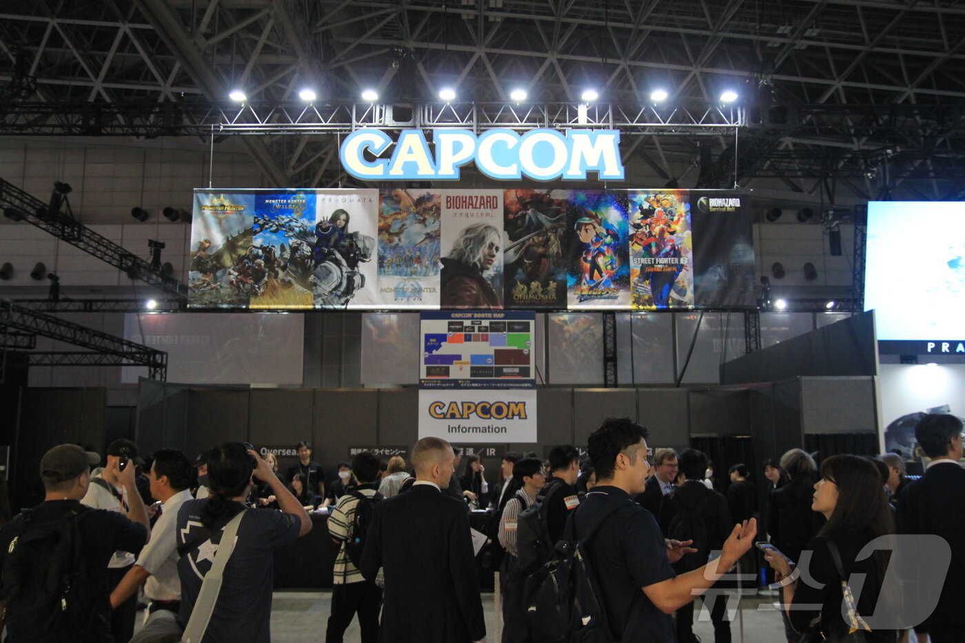 본문 이미지 - 25일 도쿄게임쇼&#40;TGS&#41; 캡콤 부스가 방문객으로 붐비고 있다. 캡콤은 올해 TGS에서 신작 &#39;바이오하자드 레퀴엠&#39;과 &#39;프래그마타&#39;를 시연한다.2025.9.25/뉴스1 ⓒ News1 김민재 기자