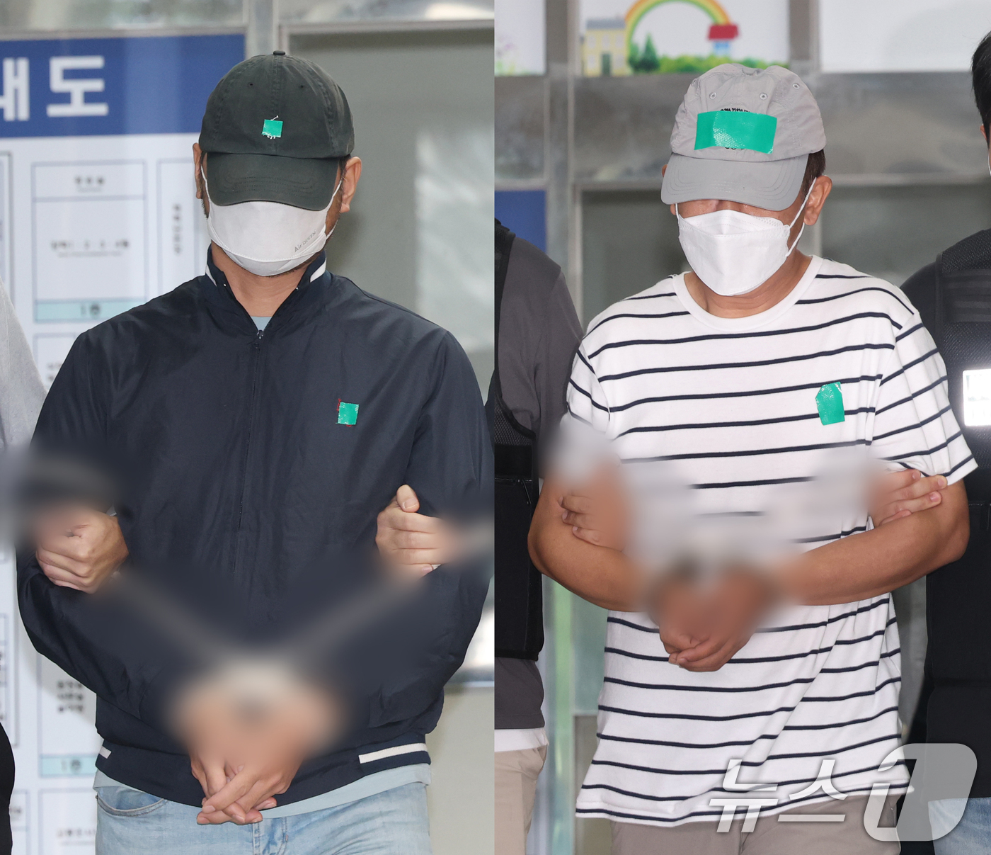 (수원=뉴스1) 김영운 기자 = 'KT무단결제 사건' 피의자인 A 씨(왼쪽)와 B 씨가 25일 경기 수원시 영통구 수원영통경찰서에서 나와 검찰로 구속 송치되고 있다.A 씨는 지난 …