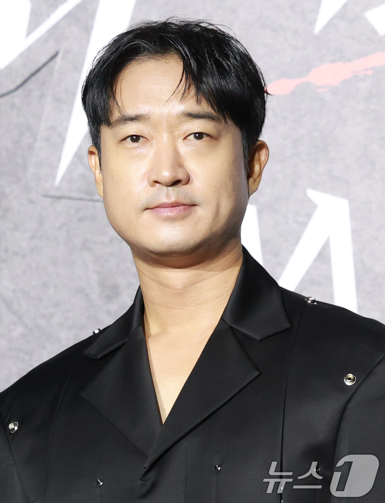 (서울=뉴스1) 권현진 기자 = 배우 조우진이 25일 오후 서울 광진구 자양동 롯데시네마 건대입구점에서 열린 넷플릭스 영화 ‘사마귀’ 제작보고회에 참석해 포즈를 취하고 있다. 20 …