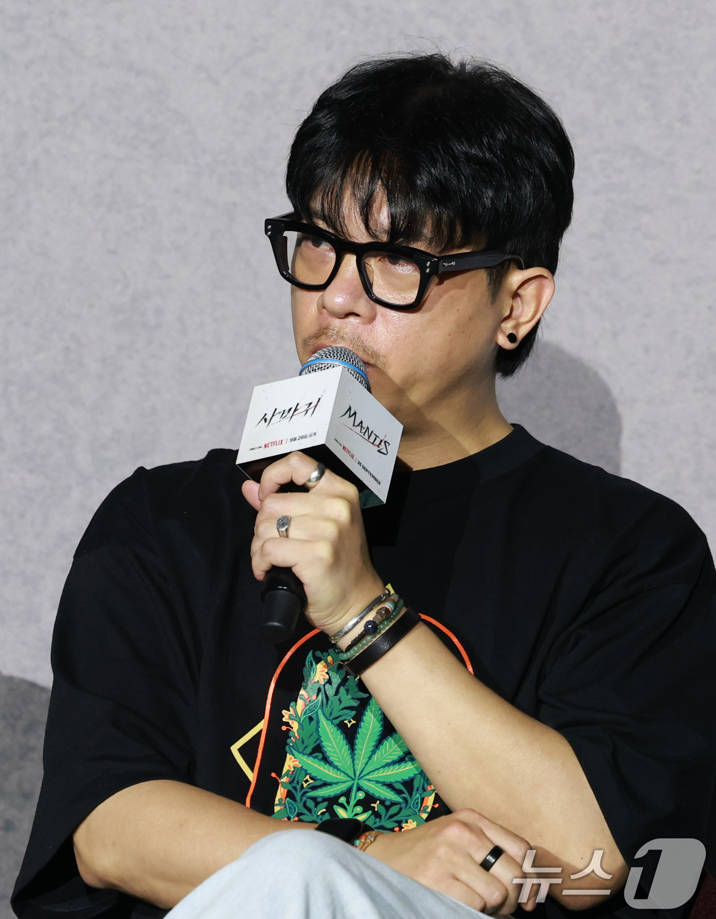 (서울=뉴스1) 권현진 기자 = 이태성 감독이 25일 오후 서울 광진구 자양동 롯데시네마 건대입구점에서 열린 넷플릭스 영화 ‘사마귀’ 제작보고회에 참석해 인사말을 하고 있다. 20 …