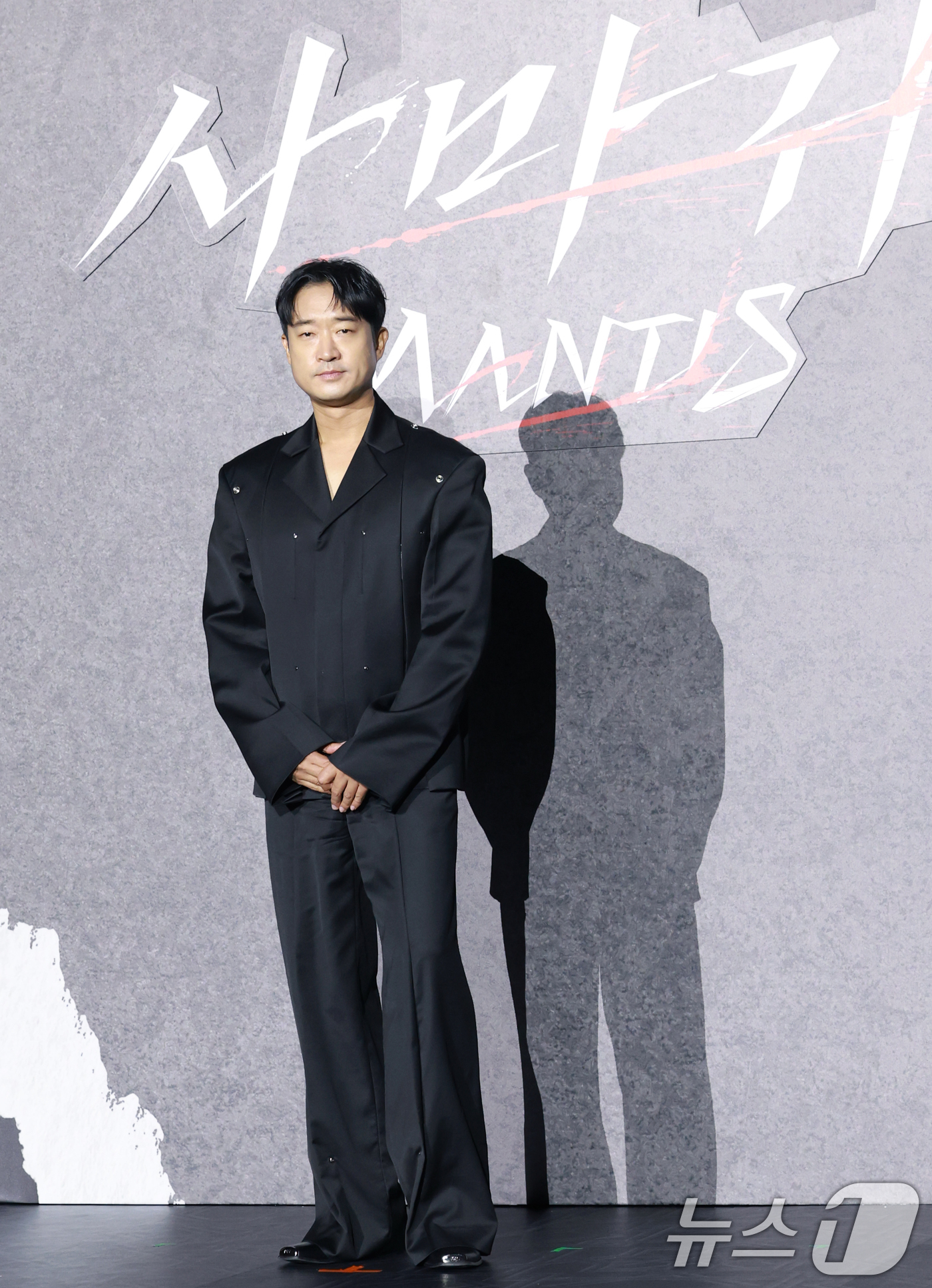 (서울=뉴스1) 권현진 기자 = 배우 조우진이 25일 오후 서울 광진구 자양동 롯데시네마 건대입구점에서 열린 넷플릭스 영화 ‘사마귀’ 제작보고회에 참석해 포즈를 취하고 있다. 20 …