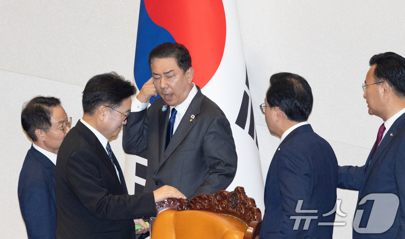 (서울=뉴스1) 이승배 기자 = 25일 서울 여의도 국회에서 열린 제429회국회(정기회) 9차 본회의에서 공익신고자 보호법 일부개정법률안에 대한 신속처리안건(패스트트랙) 지정동의의 …