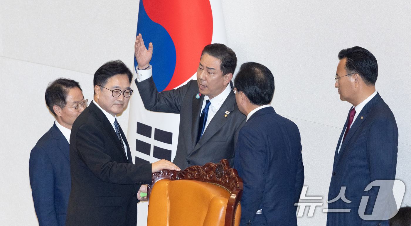 (서울=뉴스1) 이승배 기자 = 25일 서울 여의도 국회에서 열린 제429회국회(정기회) 9차 본회의에서 공익신고자 보호법 일부개정법률안에 대한 신속처리안건(패스트트랙) 지정동의의 …