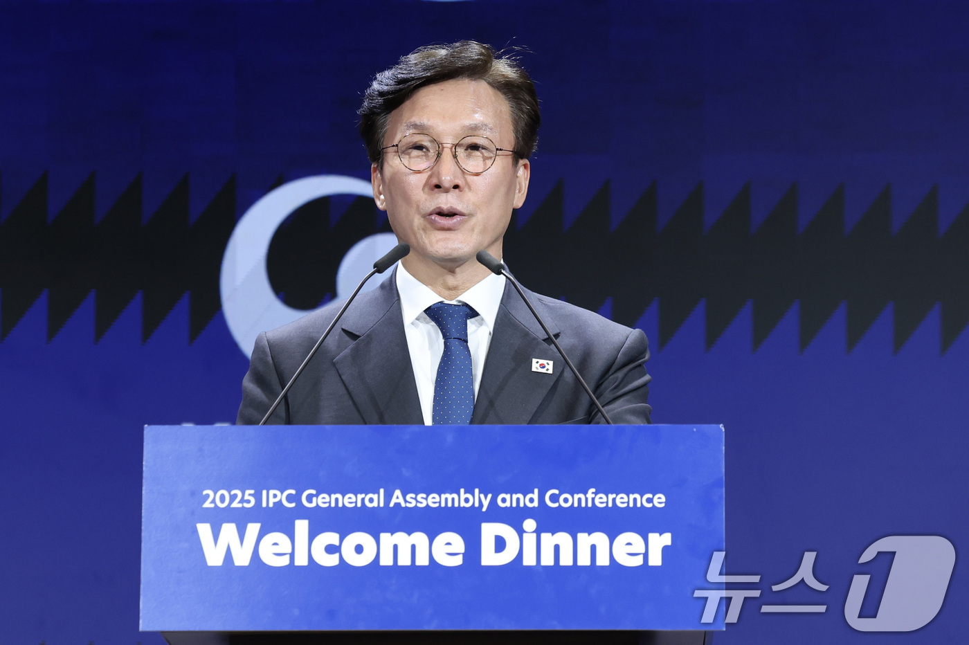 (서울=뉴스1) 임세영 기자 = 김민석 국무총리가 25일 서울 강남구 웨스틴서울파르나스호텔에서 열린 2025 서울 국제패럴림픽위원회(IPC) 정기총회 환영만찬에 참석해 축사를 하고 …