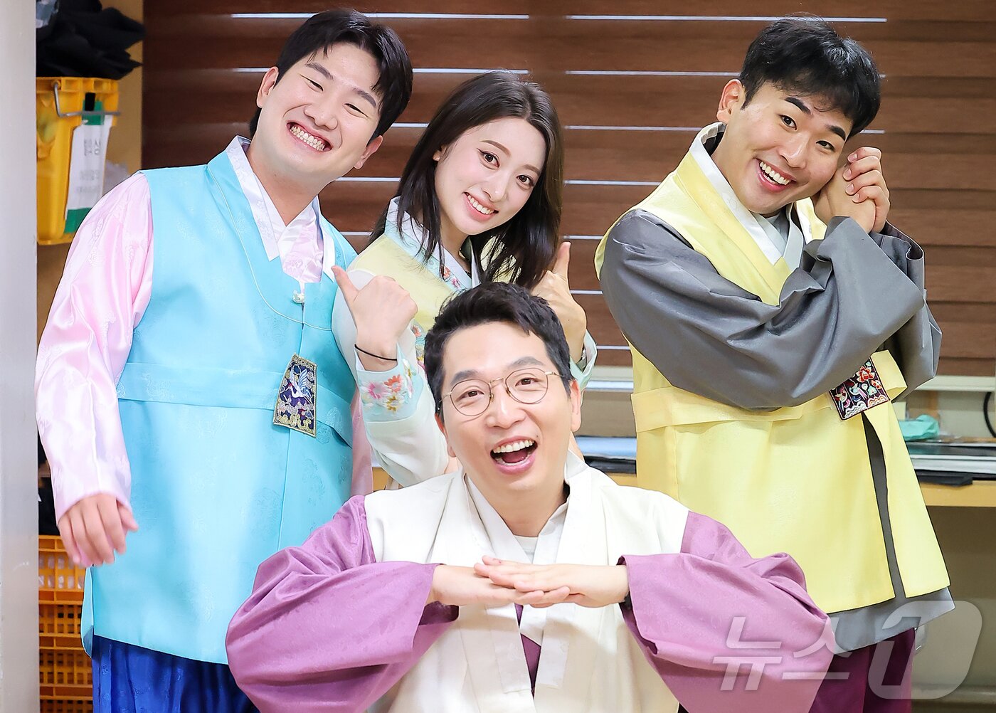 본문 이미지 - KBS2TV 개그콘서트에 출연 중인 오민우&#40;왼쪽부터&#41;, 손민경, 정범균, 장현욱 / 뉴스1 ⓒ News1 김진환 기자