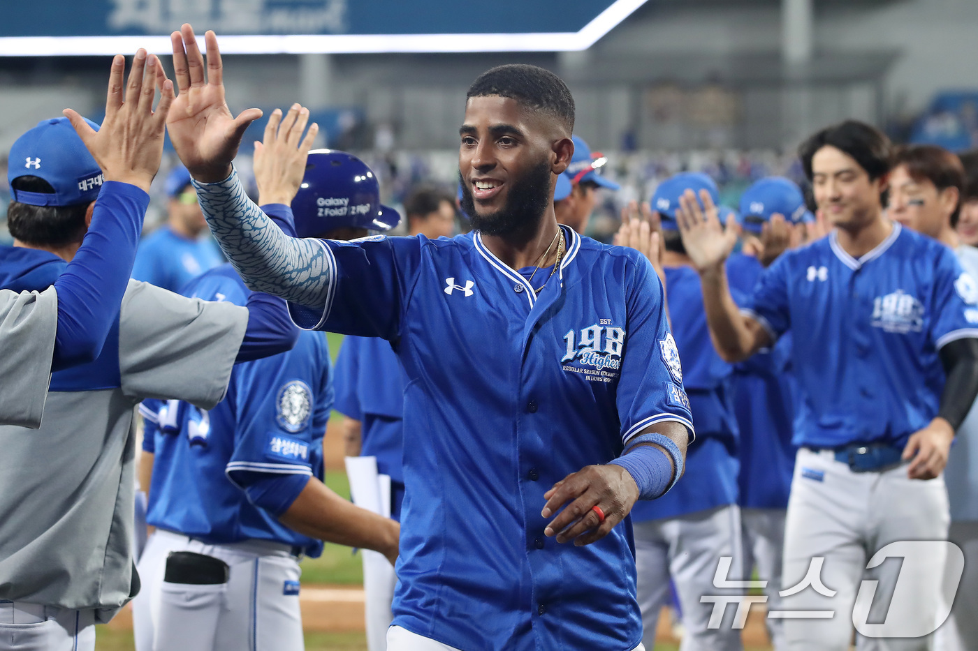 (대구=뉴스1) 공정식 기자 = 25일 오후 대구 수성구 삼성라이온즈파크에서 열린 프로야구 '2025 신한 SOL뱅크 KBO 리그' 키움 히어로즈와 삼성 라이온즈의 경기에서 12대 …