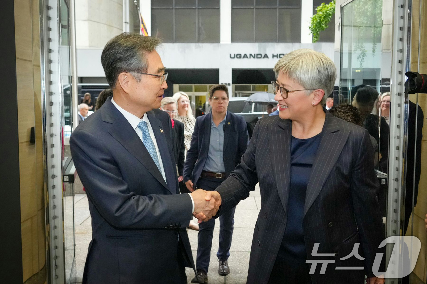 (서울=뉴스1) 임세영 기자 = 조현 외교부 장관이 25일(현지시간) 미국 뉴욕에서 열린 제80차 유엔총회 고위급 회기에 참석한 계기에 페니 웡(Penny Wong) 호주 외교통상 …