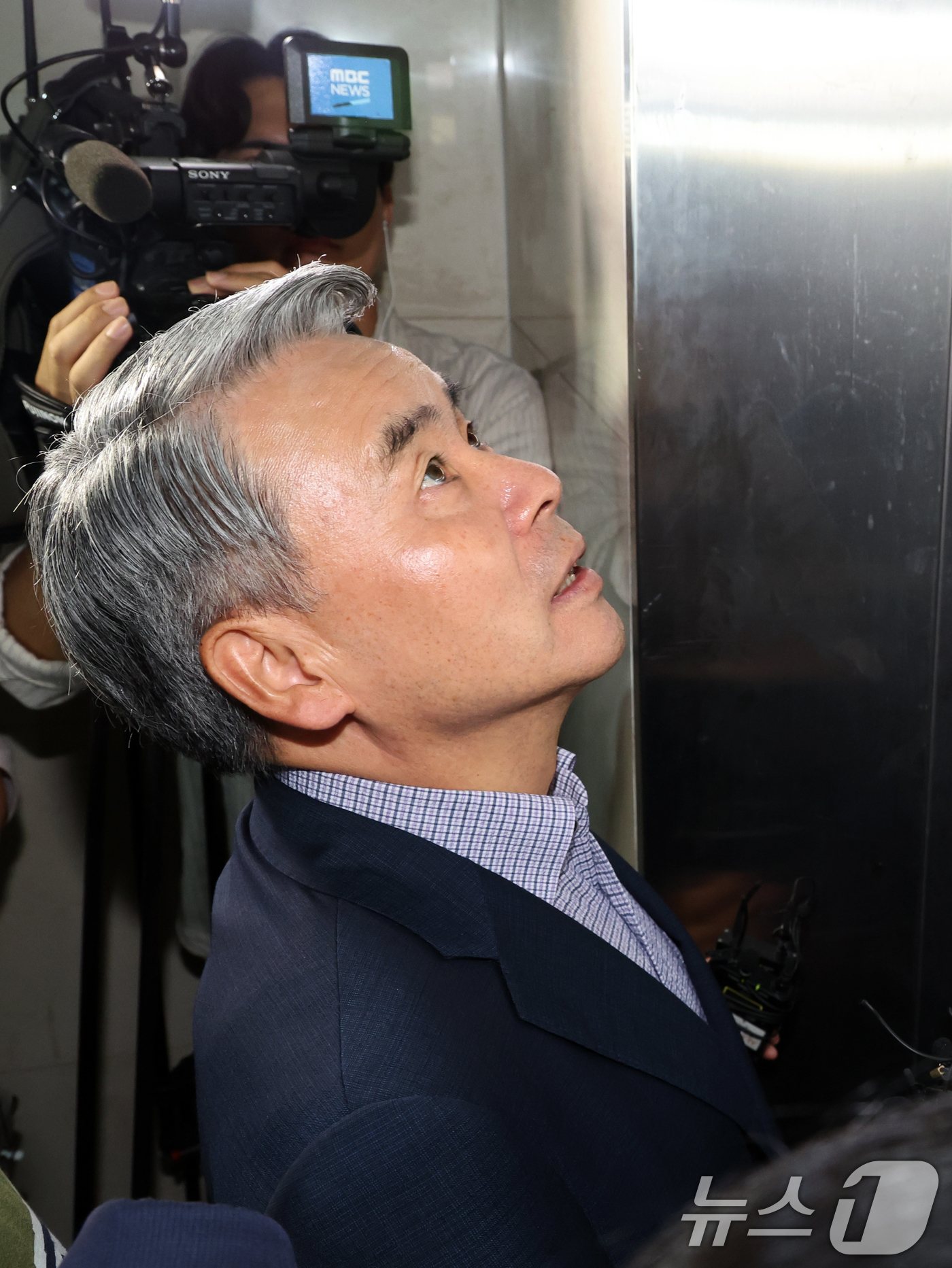 (서울=뉴스1) 황기선 기자 = 이종섭 전 국방부 장관이 26일 오전 서울 서초구 순직 해병 특검(특별검사 이명현) 사무실에 조사를 받기 위해 피의자 신분으로 출석하고 있다. 20 …