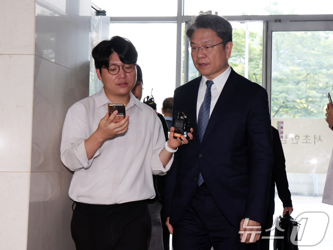 (서울=뉴스1) 황기선 기자 = 이시원 전 대통령실 공직기강비서관이 26일 오전 서울 서초구 순직 해병 특검 사무실에 조사를 받기 위해 출석하고 있다. 2025.9.26/뉴스1