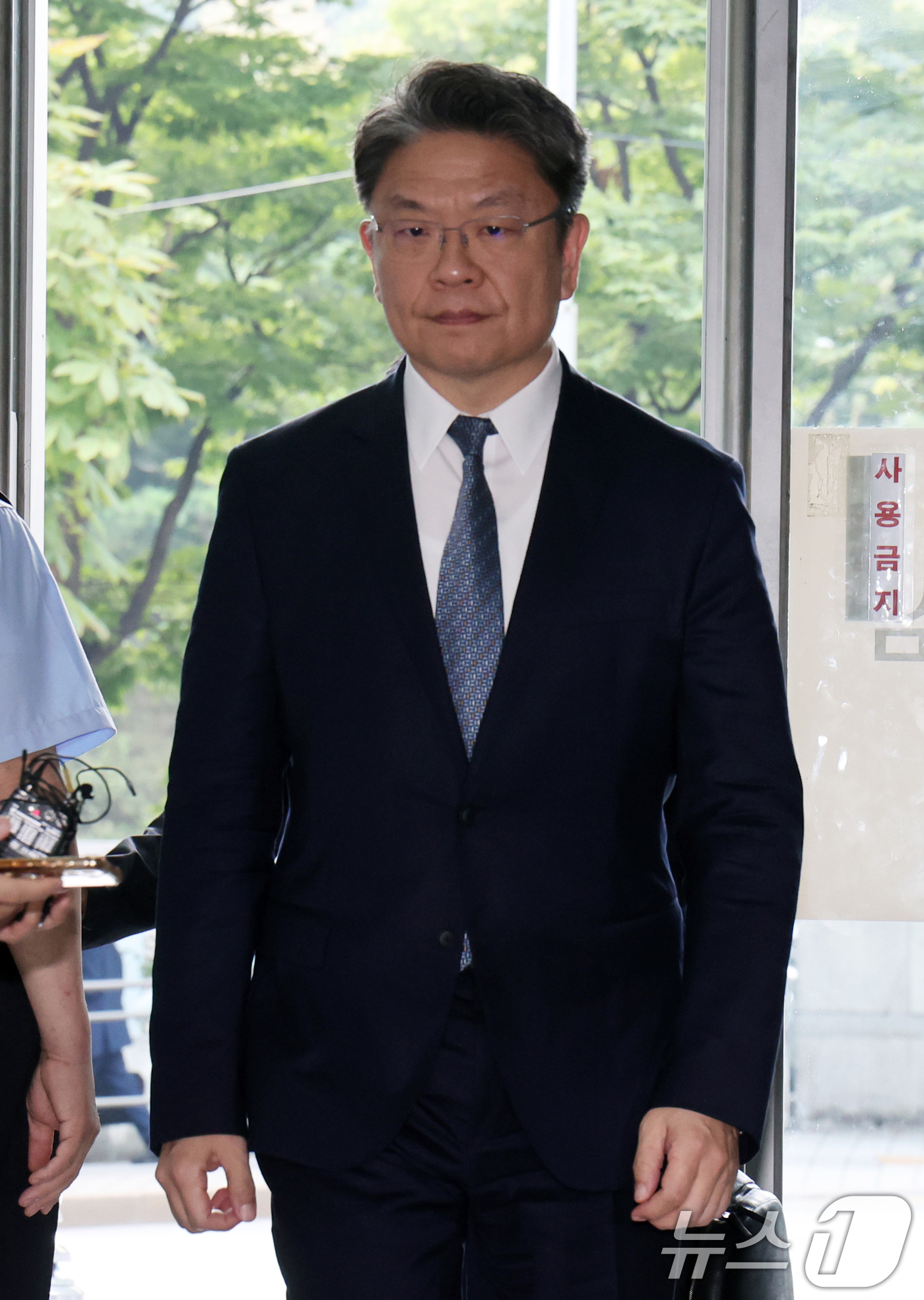 (서울=뉴스1) 황기선 기자 = 이시원 전 대통령실 공직기강비서관이 26일 오전 서울 서초구 순직 해병 특검 사무실에 조사를 받기 위해 출석하고 있다. 2025.9.26/뉴스1