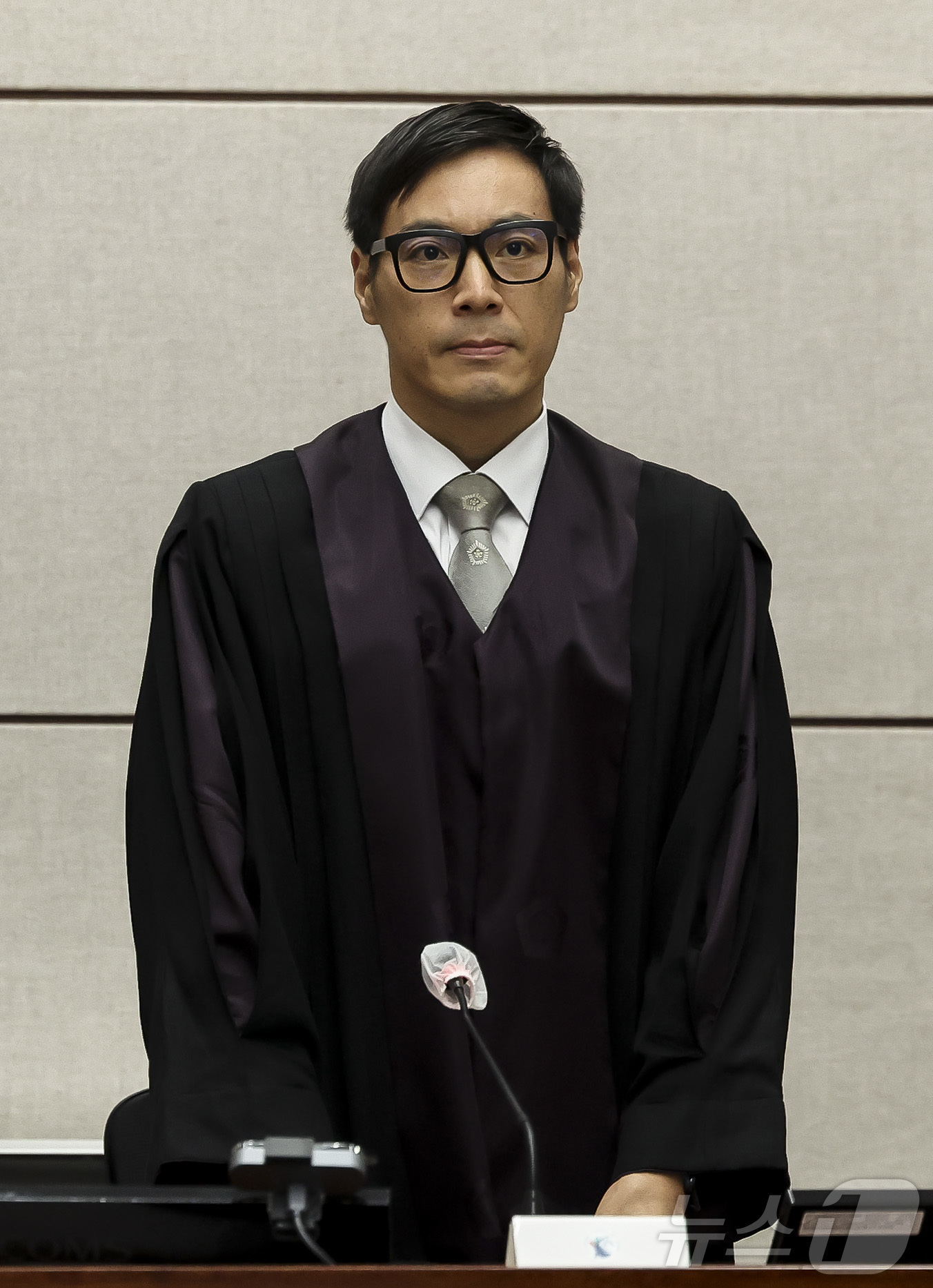 (서울=뉴스1) 사진공동취재단 = 백대현 부장판사가 26일 서울 서초구 서울중앙지방법원에서 열린 윤석열 전 대통령에 대한 '특수공무 집행 방해, 직권남용 권리행사 방해 혐의' 재판 …