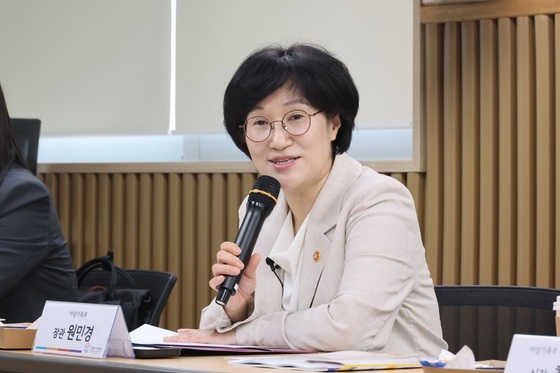 원민경 성평등부 장관, 충북 여성단체·경제계와 현장 간담회