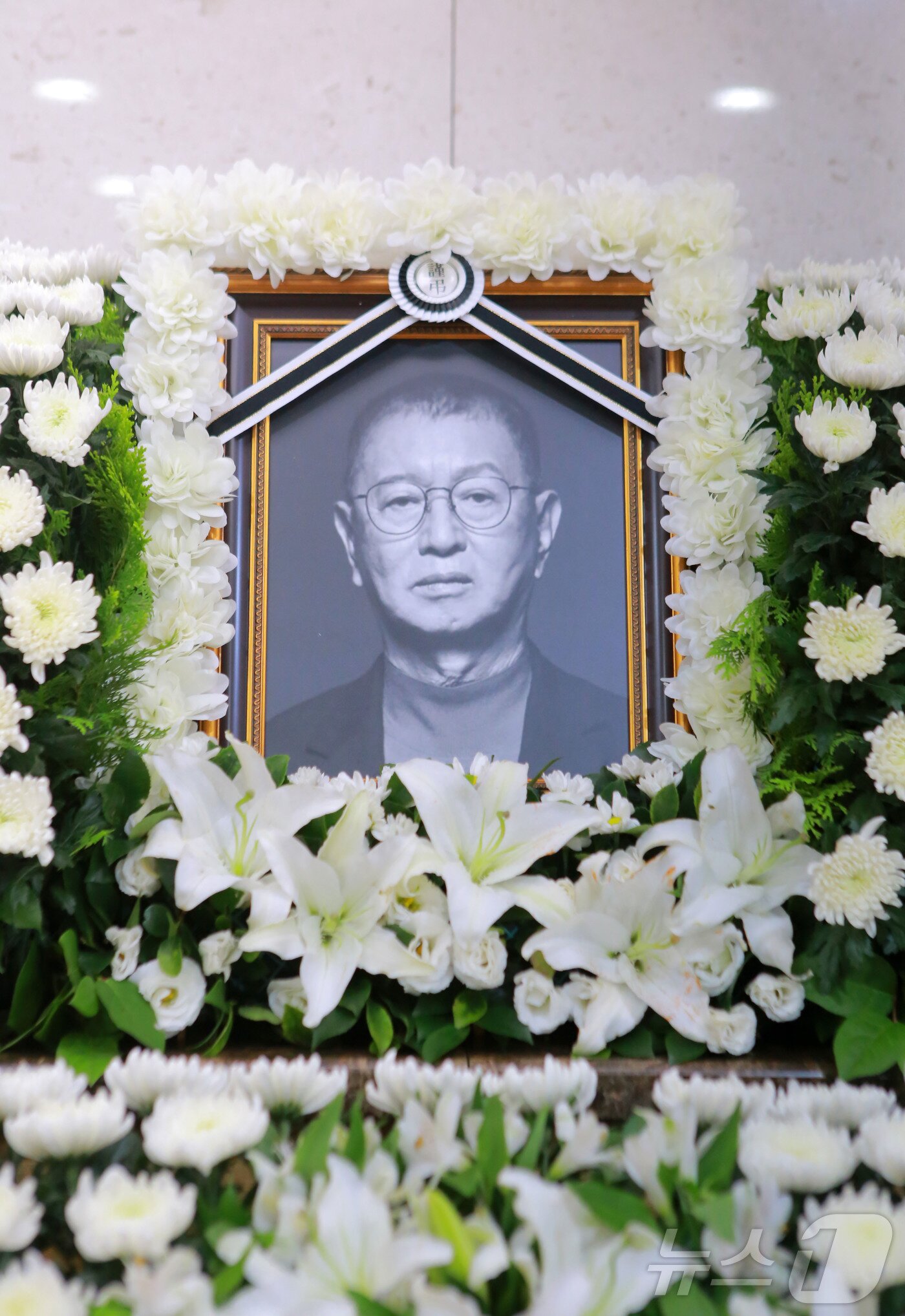 본문 이미지 - 26일 서울 송파구 서울아산병원 장례식장에 개그맨 전유성의 빈소가 마련돼 있다. 2025.9.26/뉴스1 ⓒ News1 사진공동취재단