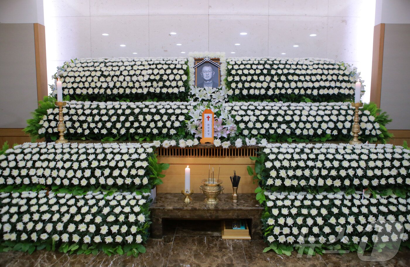 본문 이미지 - 26일 서울 송파구 서울아산병원 장례식장에 개그맨 전유성의 빈소가 마련돼 있다. 2025.9.26/뉴스1 ⓒ News1 사진공동취재단