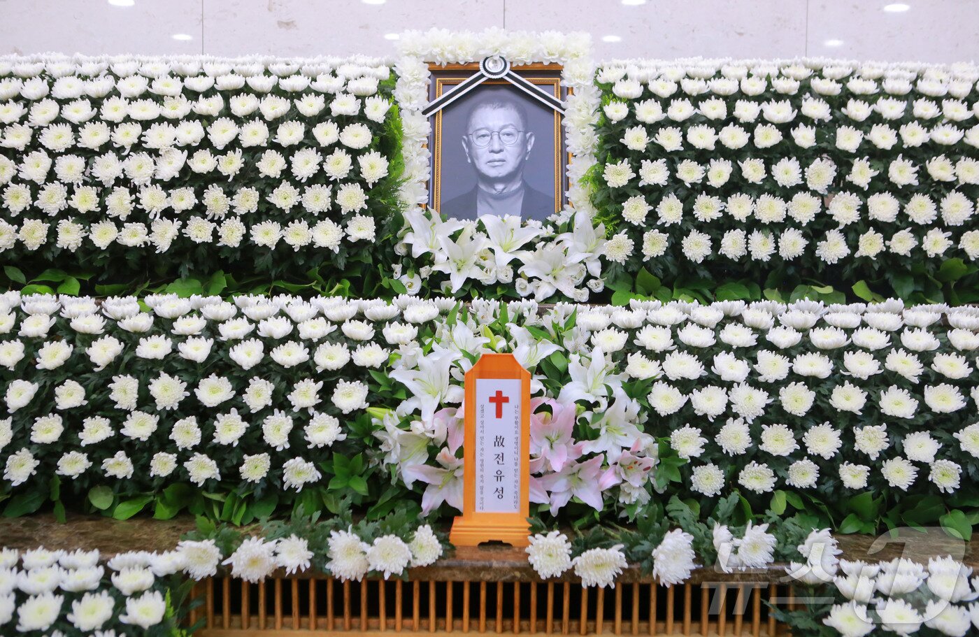 본문 이미지 - 26일 서울 송파구 서울아산병원 장례식장에 개그맨 전유성의 빈소가 마련돼 있다. 2025.9.26/뉴스1 ⓒ News1 사진공동취재단