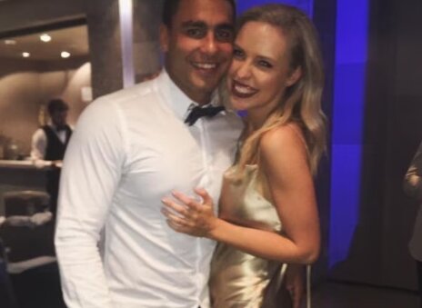 본문 이미지 - &#40;카라 칠더하우스와 마이클 리차의 다정했던 한때. 뉴스닷컴 갈무리&#41;