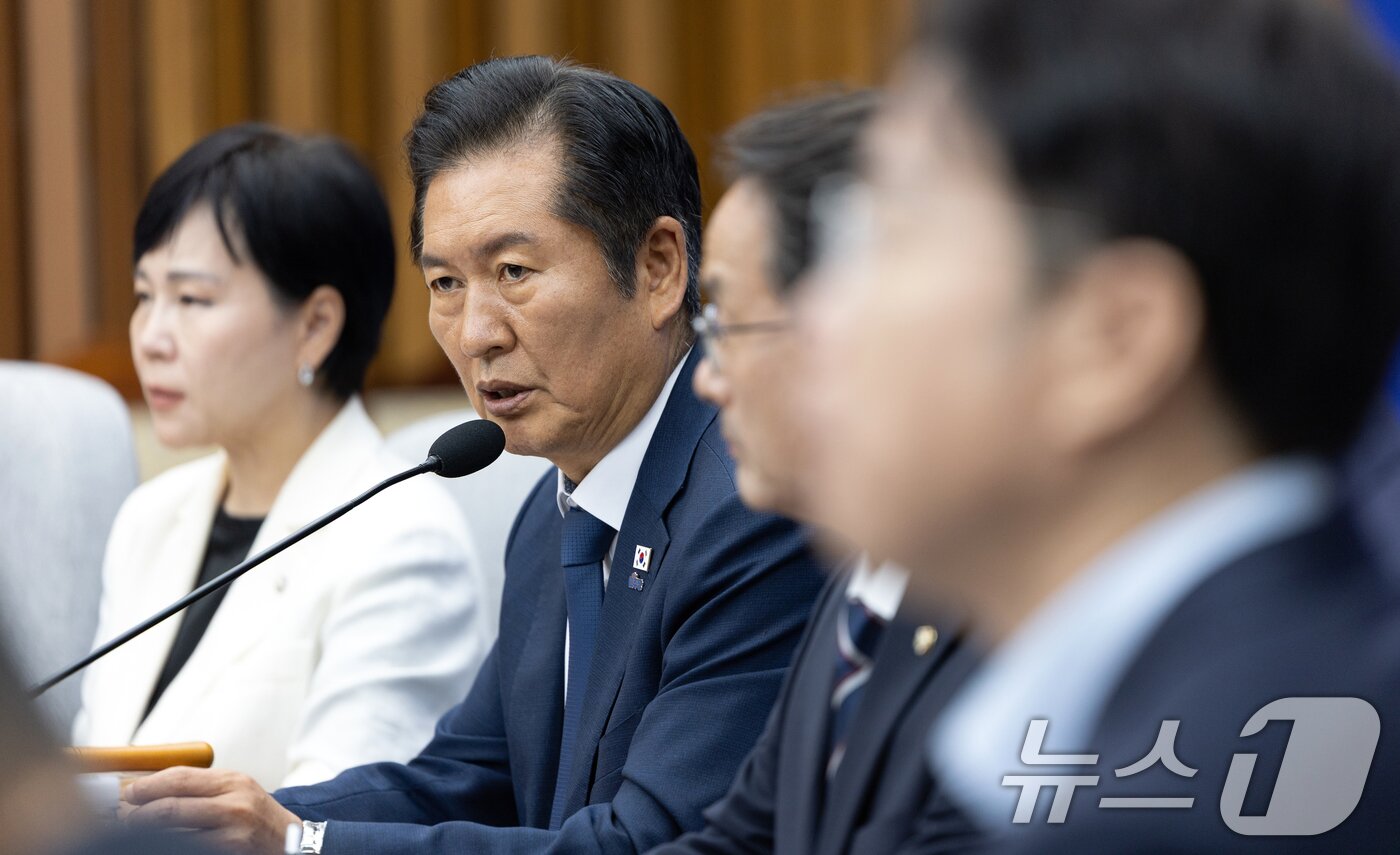 본문 이미지 - 정청래 더불어민주당 대표가 지난 26일 서울 여의도 국회에서 열린 더불어민주당 시·도당위원장 연석회의에서 모두발언하고 있다. 2025.9.26/뉴스1 ⓒ News1 이승배 기자