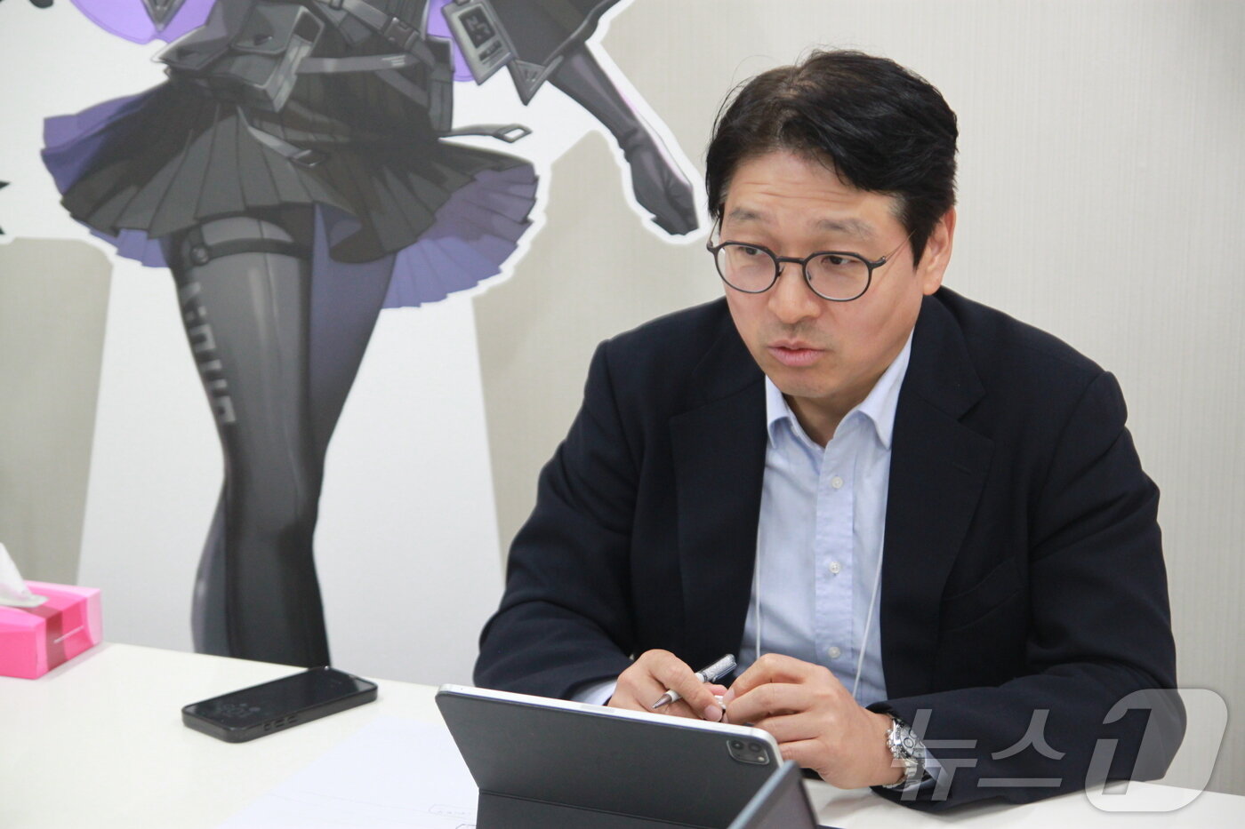 본문 이미지 - 백영훈 스마일게이트 매가포트 대표가 25일 도쿄게임쇼&#40;TGS&#41; 현장에서 취재진과 인터뷰하고 있다.2025.9.25/뉴스1 ⓒ News1 김민재 기자