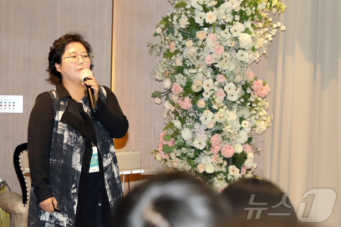 본문 이미지 - 강선주 더제주영농조합법인 이사가 26일 제주아스타호텔에서 열린 '제10회 제주플러스포럼'에서 발제하고 있다. 이 포럼은 제주대학교RISE사업단과 제주연구원, 뉴스1이 공동 주최하고 뉴스1 제주본부가 주관한다.2025.9.26/뉴스1 ⓒ News1 홍수영 기자