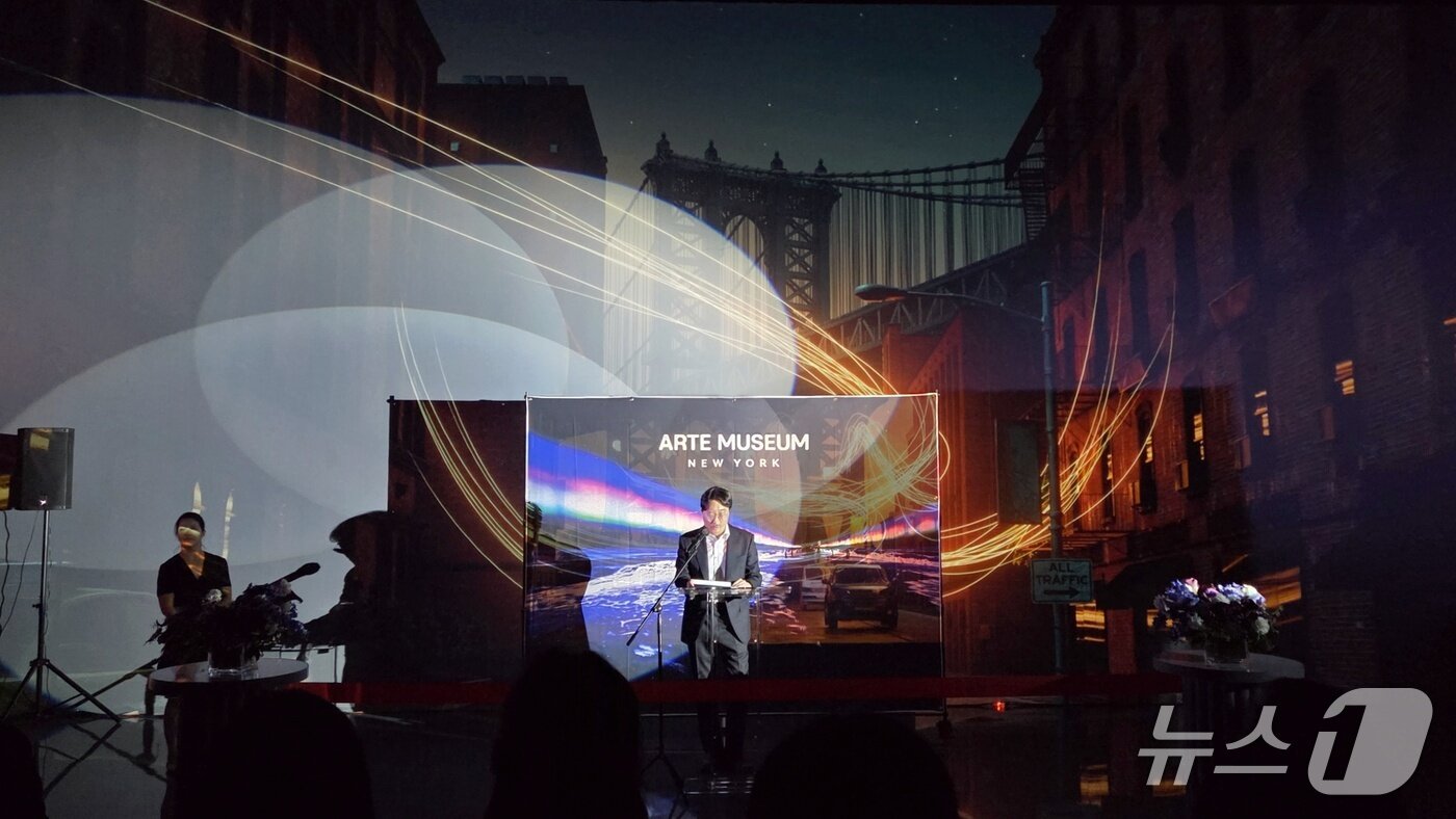 본문 이미지 - 9월25일 &#39;아르떼뮤지엄뉴욕&#39; 개관식에서 인사말을 하고 있는 이성호 디스트릭트 대표. 2025.9.25/ⓒ뉴스1 이정후 기자