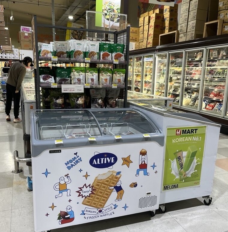 본문 이미지 - 영국 H마트 얼티브 매대.&#40;CJ제일제당 제공&#41;