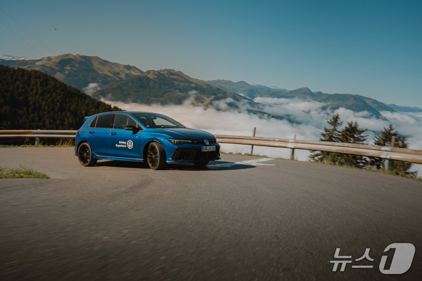 본문 이미지 - 폭스바겐 골프 R.&#40;폭스바겐 제공&#41; 