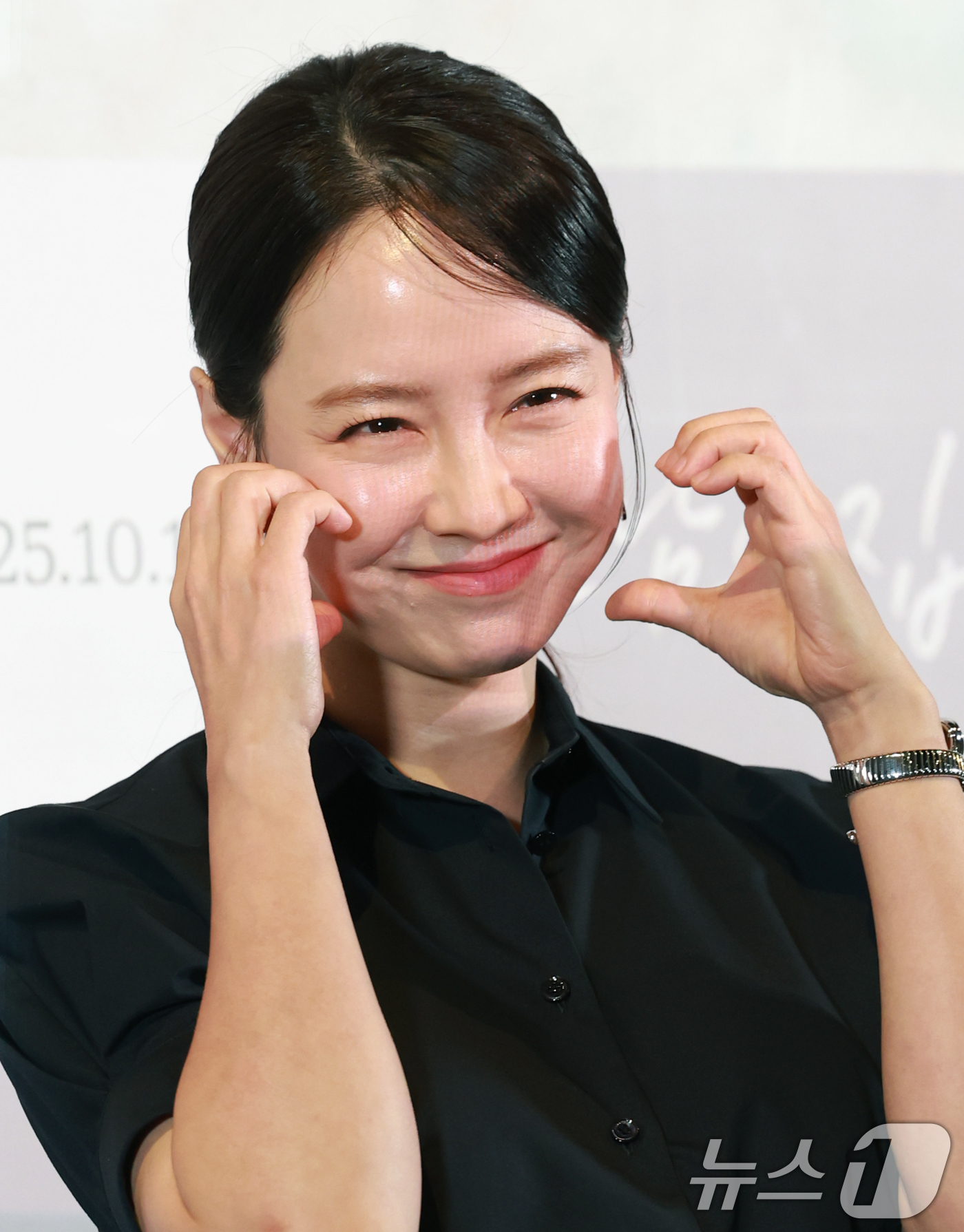 (서울=뉴스1) 권현진 기자 = 배우 송지효가 26일 서울 용산구 CGV용산아이파크몰에서 열린 영화 ‘만남의 집’ 언론시사회에 참석해 포즈를 취하고 있다.'만남의 집'은 15년 차 …