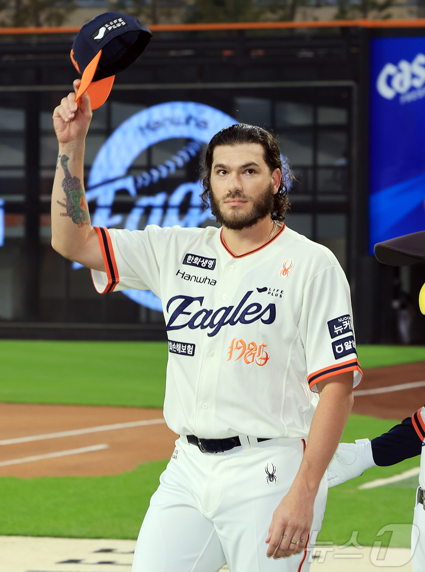 (대전=뉴스1) 김진환 기자 = KBO리그 단일 시즌 최다 탈삼진에 성공한 한화 폰세가 대전 한화생명 볼파크에서 열리는 프로야구 '2025 신한 SOL뱅크 KBO 리그' LG 트윈 …