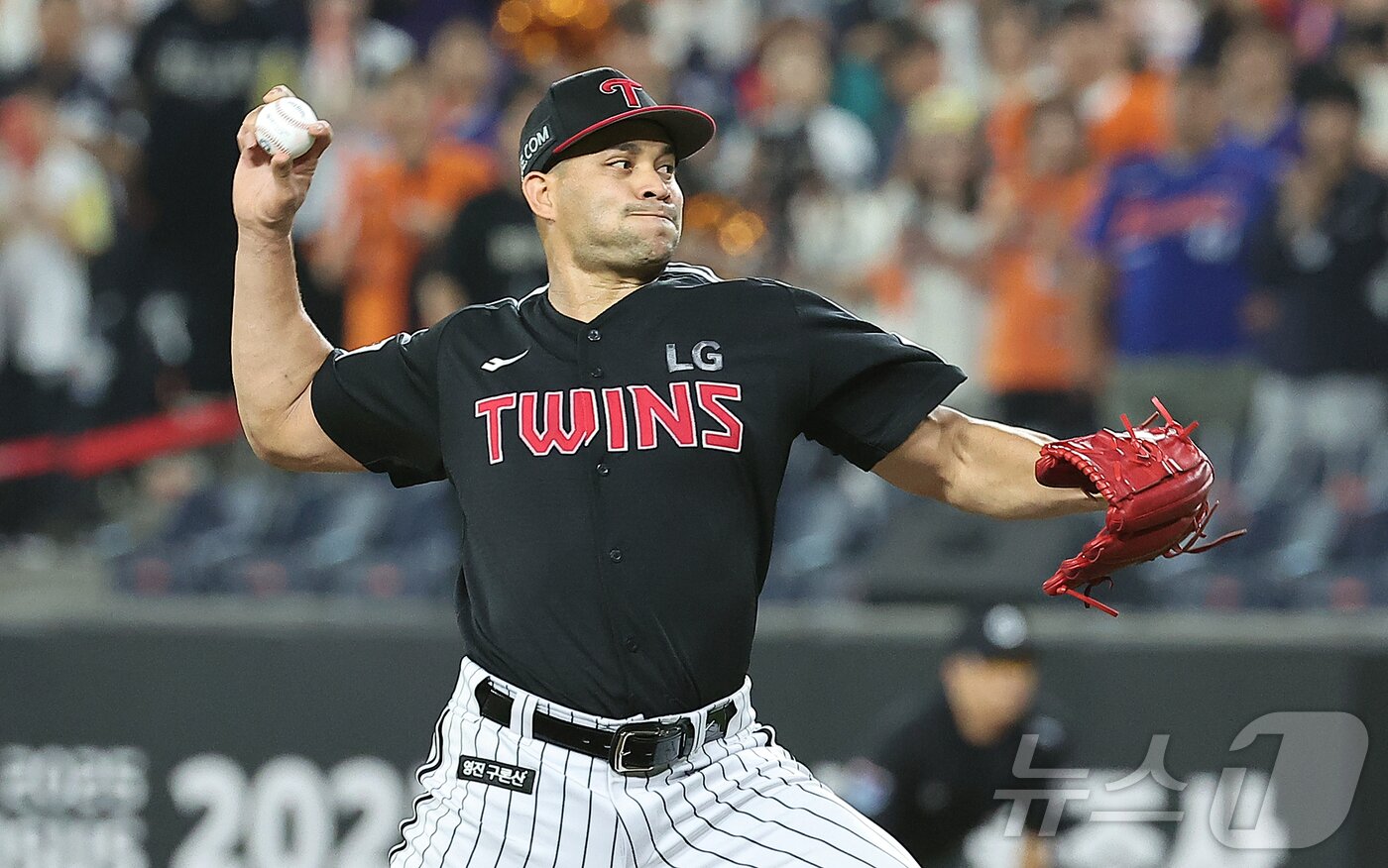 본문 이미지 - LG 트윈스 외국인 투수 요니 치리노스. 2025.9.26/뉴스1 ⓒ News1 김진환 기자