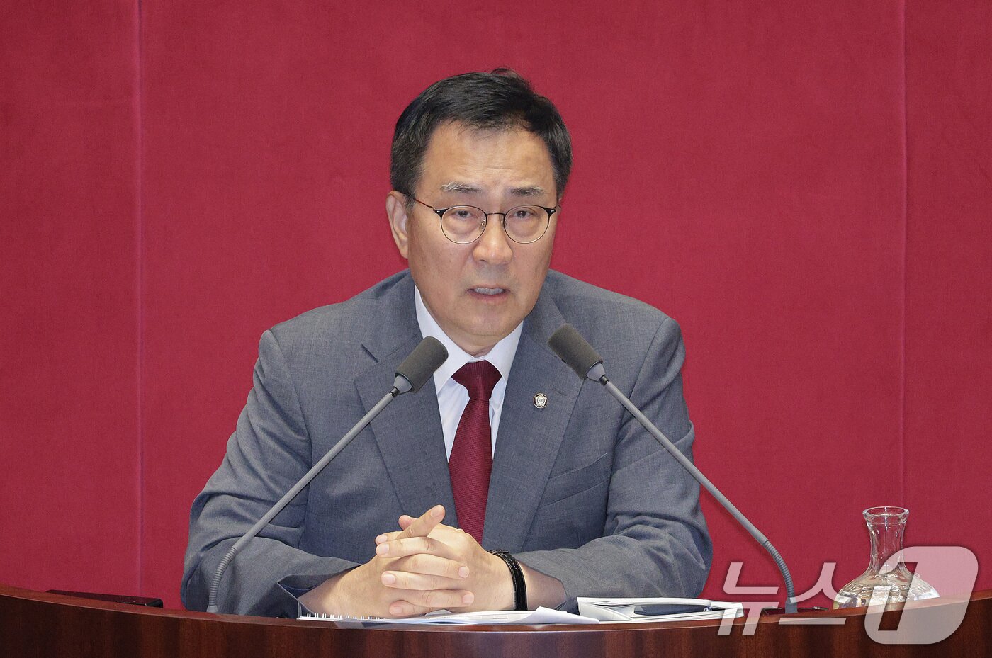 본문 이미지 - 최형두 국민의힘 의원이 26일 서울 여의도 국회에서 열린 제429회국회&#40;정기회&#41; 9차 본회의에서 방송미디어통신위원회의 설치 및 운영에 관한 법률안&#40;대안&#41;에 무제한 토론&#40;필리버스터&#41;을 하고 있다. 2025.9.26/뉴스1 ⓒ News1 신웅수 기자