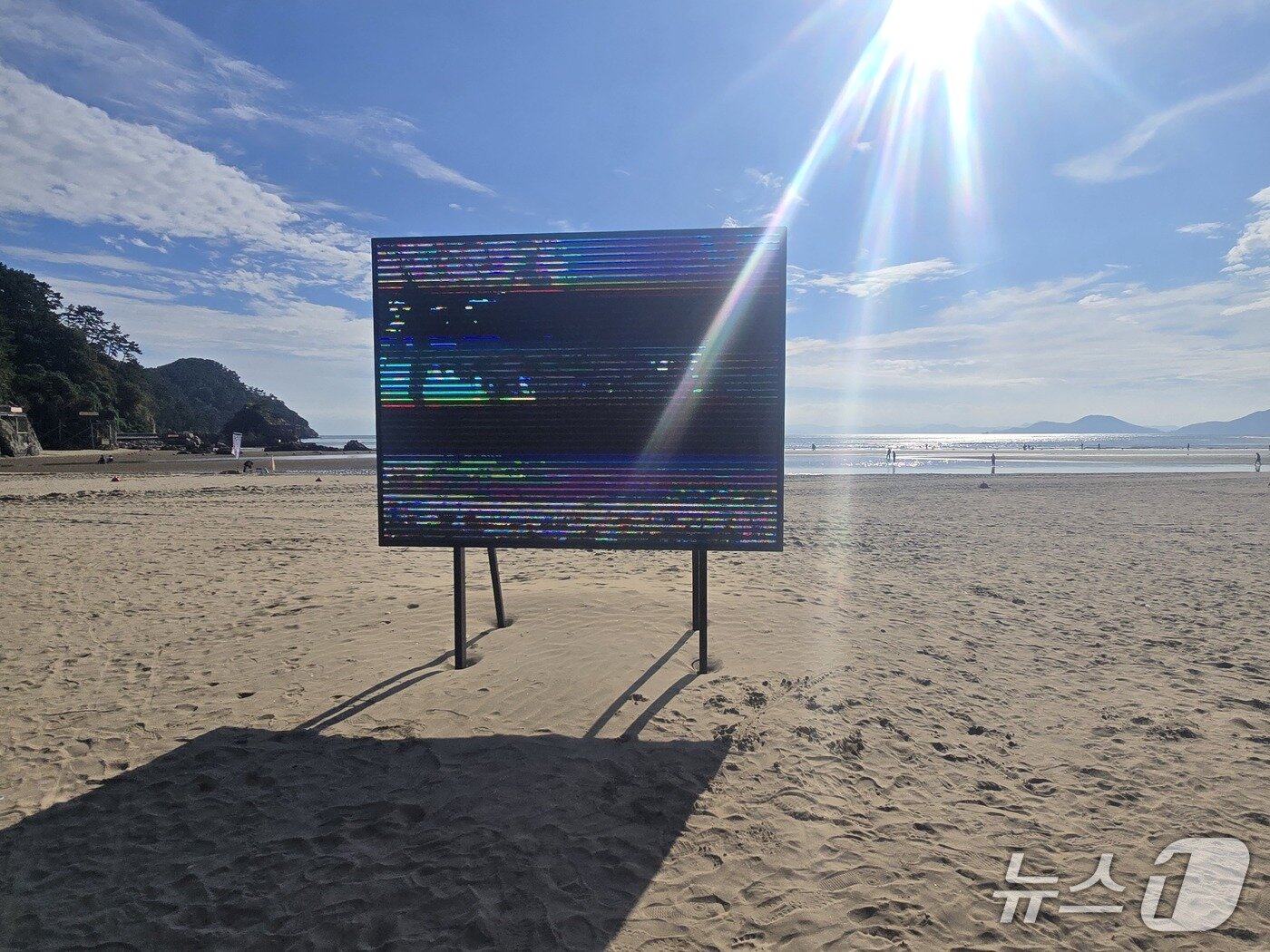 본문 이미지 - 2025바다미술제 전시 전경. ⓒ 뉴스1 김정한 기자