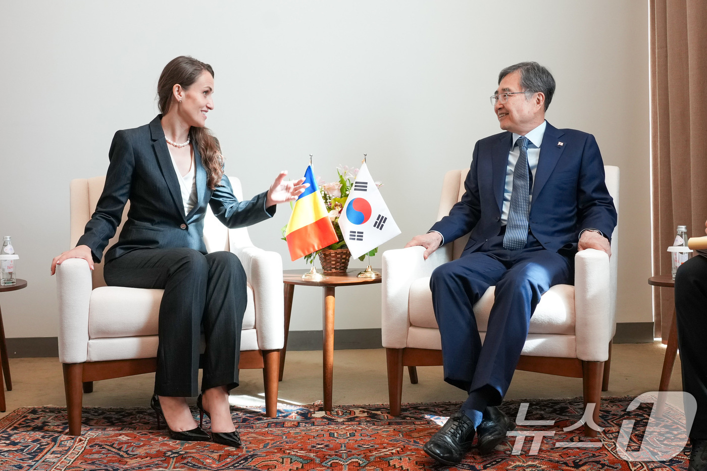 (서울=뉴스1) 임세영 기자 = 조현 외교부 장관이 26일(현지시간) 미국 뉴욕에서 열린 제80차 유엔총회 고위급 회기에 참석한 계기에 오아나-실비아 초이우(Oana-Silvia …