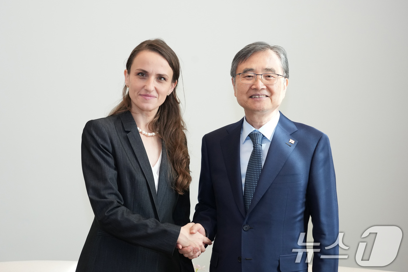 (서울=뉴스1) 임세영 기자 = 조현 외교부 장관이 26일(현지시간) 미국 뉴욕에서 열린 제80차 유엔총회 고위급 회기에 참석한 계기에 오아나-실비아 초이우(Oana-Silvia …