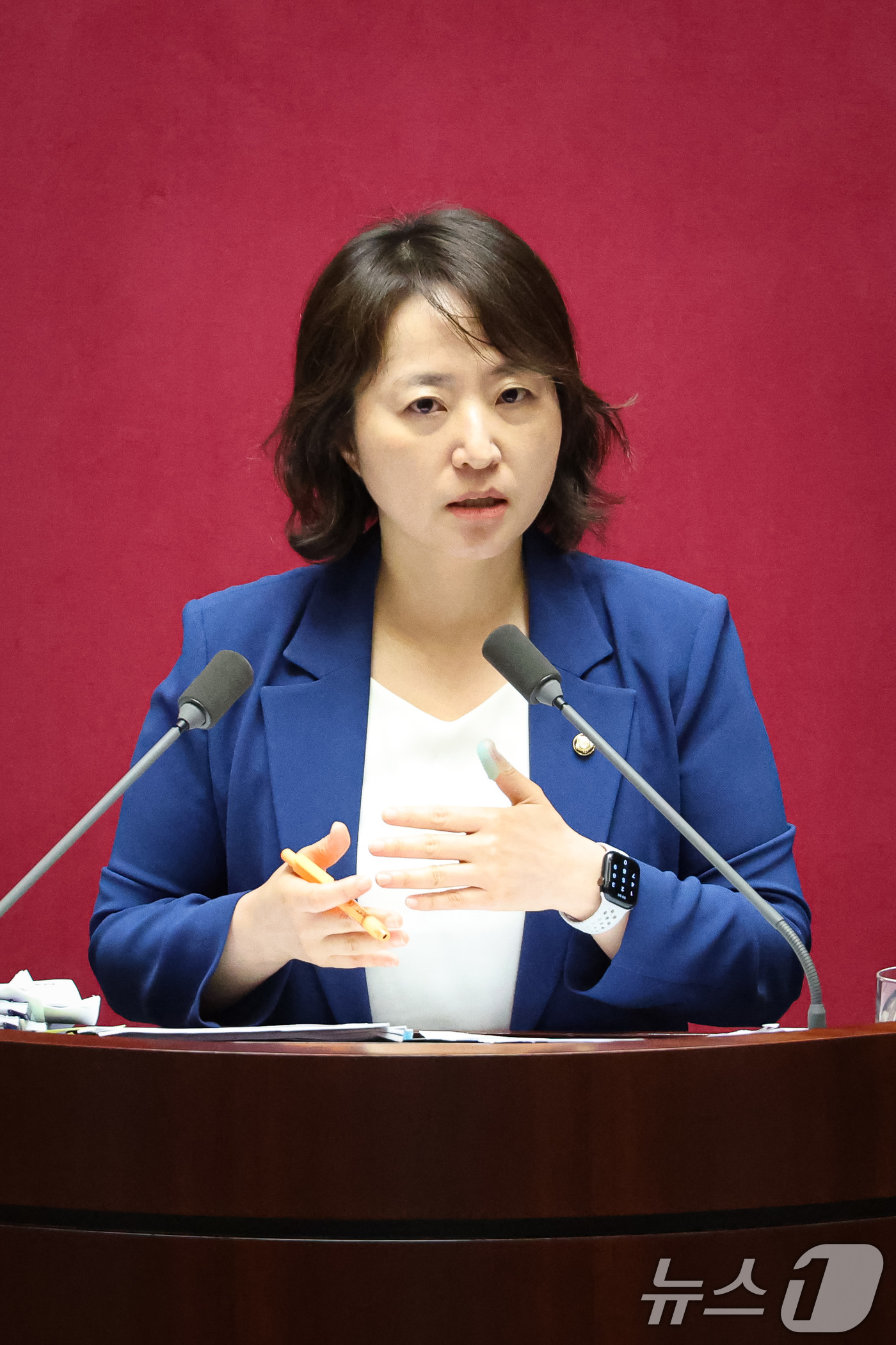 (서울=뉴스1) 유승관 기자 = 이주희 더불어민주당 의원이 27일 서울 여의도 국회에서 열린 제429회 국회(정기회) 제9차 본회의에서 방송미디어통신위원회의 설치 및 운영에 관한 …