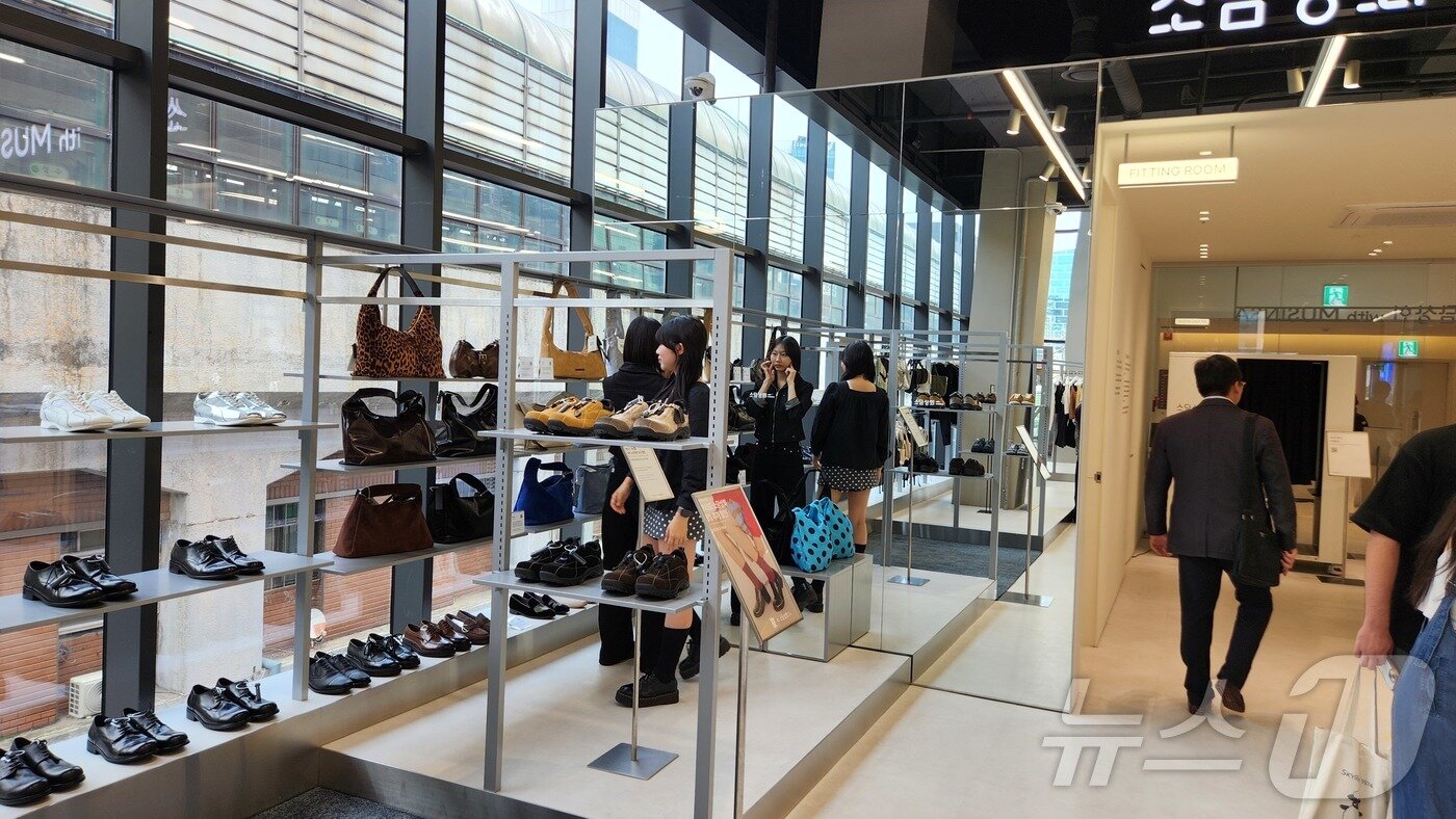 본문 이미지 - 한유원과 무신사가 협업하고 운영 중인 소담상회 성수. ⓒ 뉴스1 이재상 기자