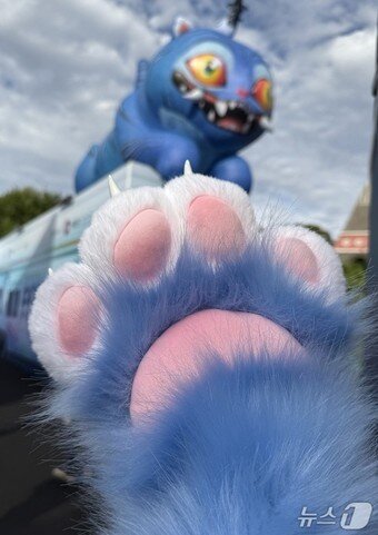 본문 이미지 - 굿즈숍에서 38종의 한정판 에버랜드X케이팝 데몬 헌터스 협업 상품을 판매한다.ⓒ News1 윤슬빈 기자