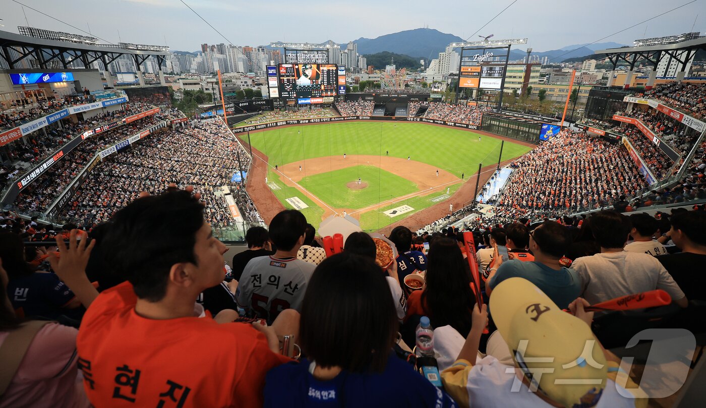 본문 이미지 - 프로야구 10개 구단은 2차 드래프트를 통해 전력 강화를 노린다. 사진은 한화 이글스의 홈구장 대전 한화생명볼파크. 2025.9.27/뉴스1 ⓒ News1 김진환 기자