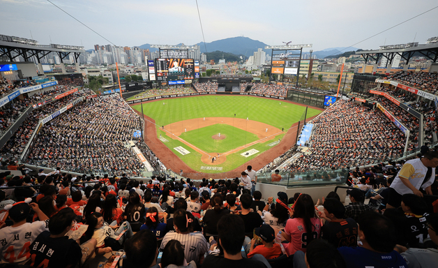 '연봉 800%' 오른 프로야구 선수는?
