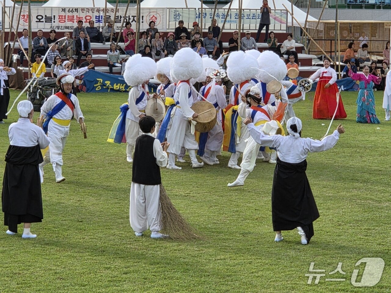 본문 이미지 - 경북 김천시 지신밟기 경연 장면 /뉴스1 장인수 기자  