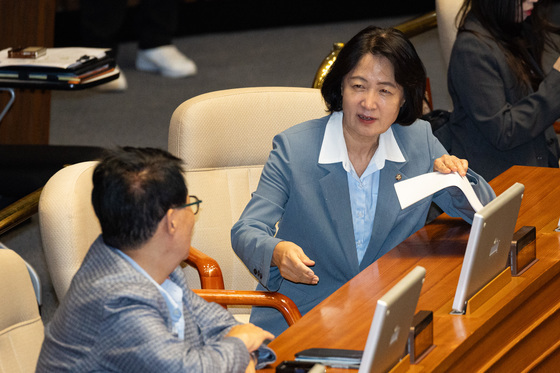 국힘 "박지원 의장? 秋 시즌 2"→ 朴 "그 비밀 어떻게 알았나, 발목 잡는다면…"