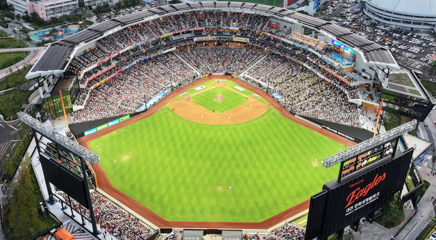 한화이글스, 18년 만의 홈 개막전…1만7000석 매진