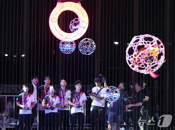 본문 이미지 - 드론축구 한국대표팀 경기 모습.(전주시 제공, 재판매 및 DB 금지)/뉴스1