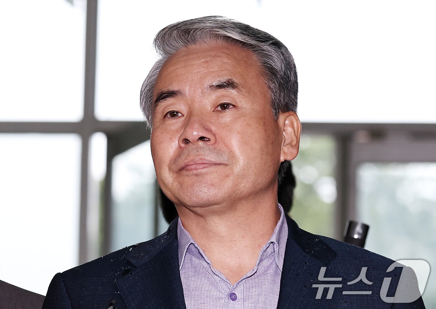 본문 이미지 - 이종섭 전 국방부 장관이 지난 9월 28일 오전 서울 서초구 순직해병특검 사무실에서 피의자 조사를 받기 위해 출석하고 있다. 2025.9.28/뉴스1 ⓒ News1 구윤성 기자