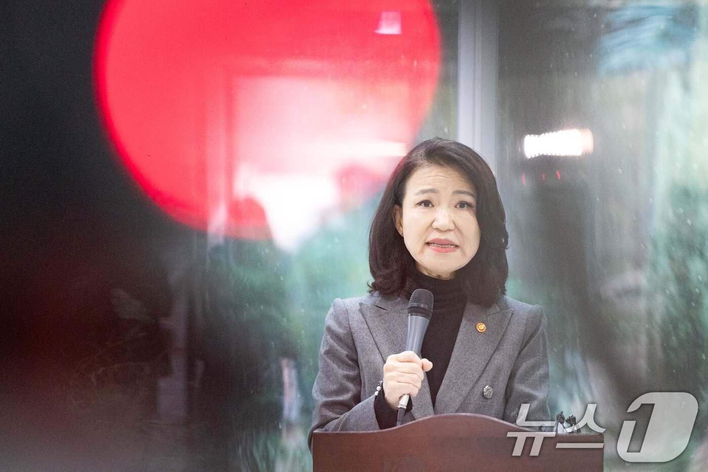 본문 이미지 - 이진숙 방송통신위원장이 28일 서울 여의도 국회 소통관에서 기자회견을 열고 방송미디어통신위원회 설치법 통과에 따른 입장을 밝히고 있다. 2025.9.28/뉴스1 ⓒ News1 유승관 기자