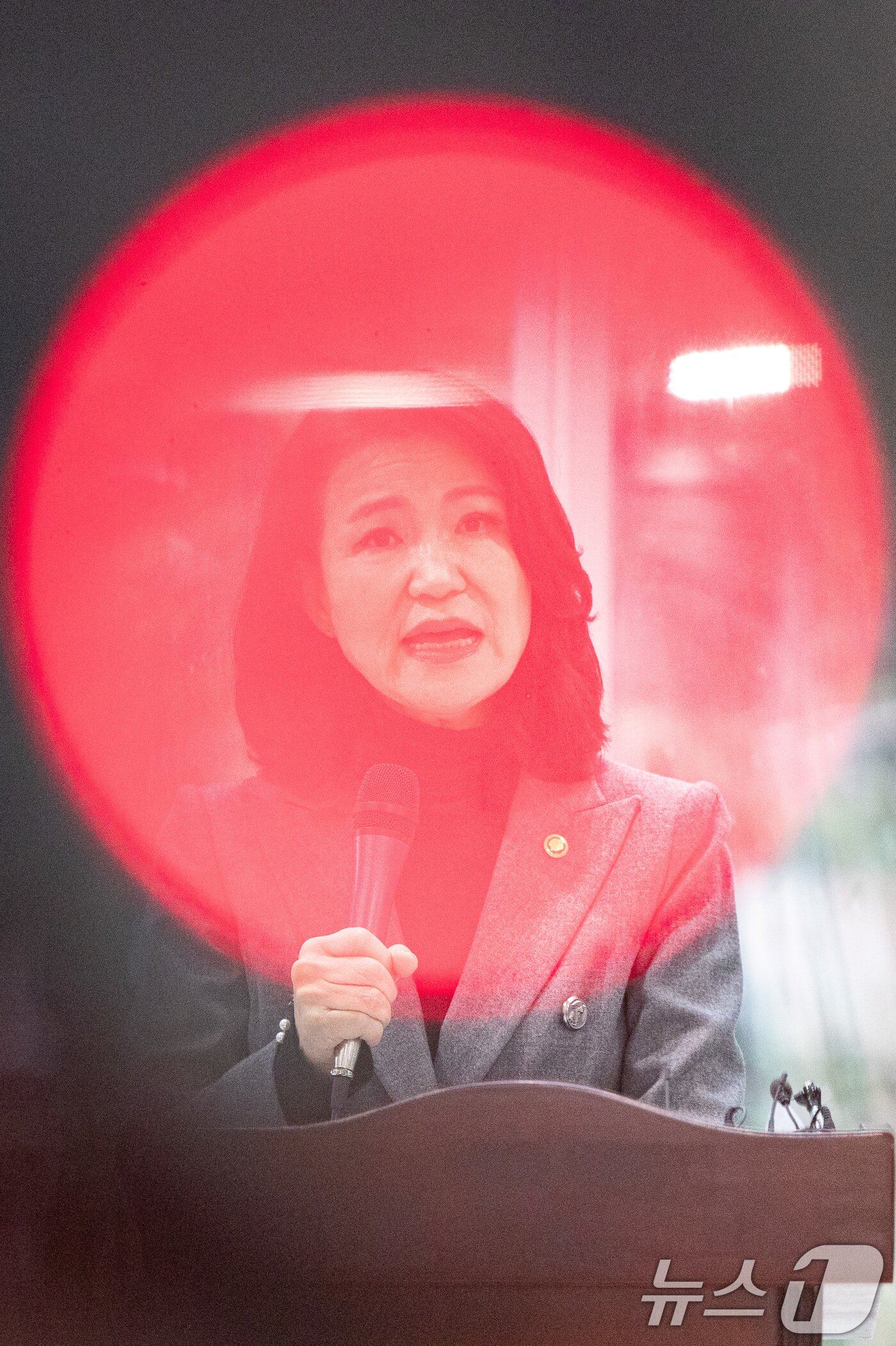 본문 이미지 - 이진숙 방송통신위원장이 28일 서울 여의도 국회 소통관에서 기자회견을 열고 방송미디어통신위원회 설치법 통과에 따른 입장을 밝히고 있다. 2025.9.28/뉴스1 ⓒ News1 유승관 기자